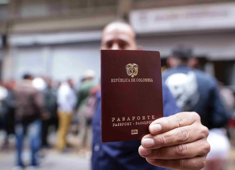 La Procuraduría pide evitar traumatismo con el cambio del operador para expedir pasaportes. Foto: Colprensa