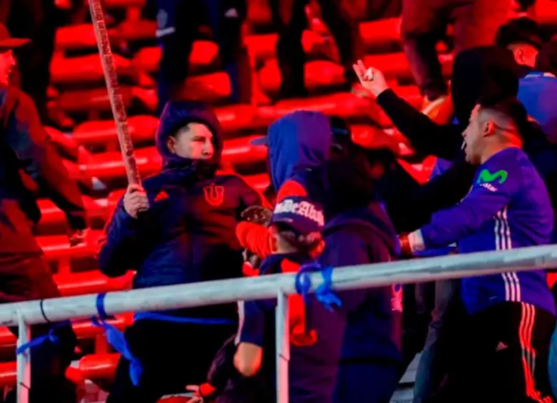 El partido fue cancelado por Conmebol debido a los desmanes entre hinchas de Independiente y U de Chile. Foto: AFP