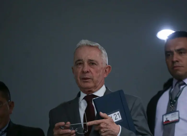 Dos días completa el expresidente Álvaro Uribe rindiendo su testimonio en el juicio por soborno a testigos y fraude procesal. Una vez finalice la defensa, iniciará el contrainterrogatorio. FOTO cOLPRENSA
