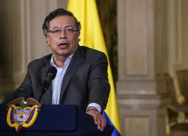 El presidente de la República Gustavo Petro, en compañía del ministro del Interior y ministro de Trabajo, ofreció una rueda de prensa tras el virtual hundimiento de la reforma laboral en la comisión séptima de Senado. Foto: Colprensa