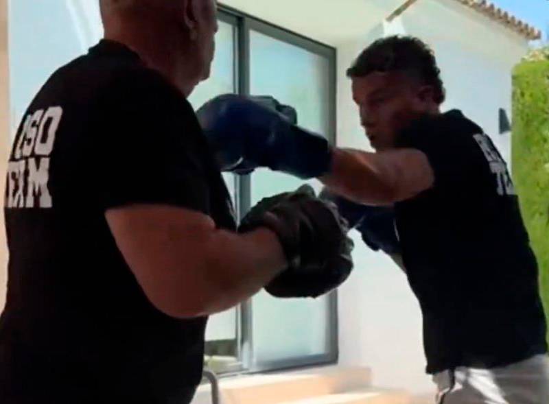 Una de las imágenes del video de Nelson Deossa entrenando boxeo. FOTO PANTALLAZO DEL VIDEO DE X