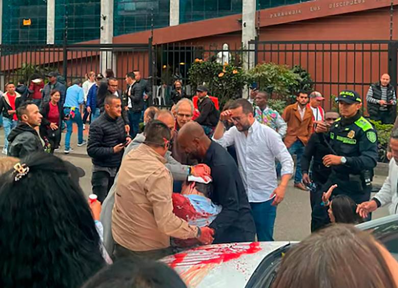 El ataque contra el precandidato presidencial Miguel Uribe Turbay se registró en la localidad de Fontibón en Bogotá. Anoche fue trasladado a la Clínica Santa Fe. FOTO cortesía