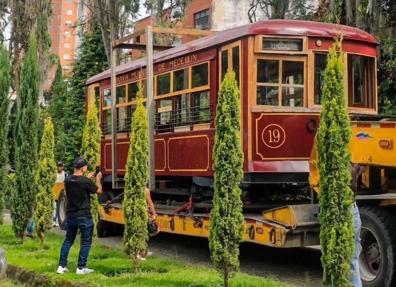 Con un gran operativo fue trasladada este jueves la histórica pieza desde Buenos Aires hasta El Poblado. FOTO: CAMILO SUÁREZ
