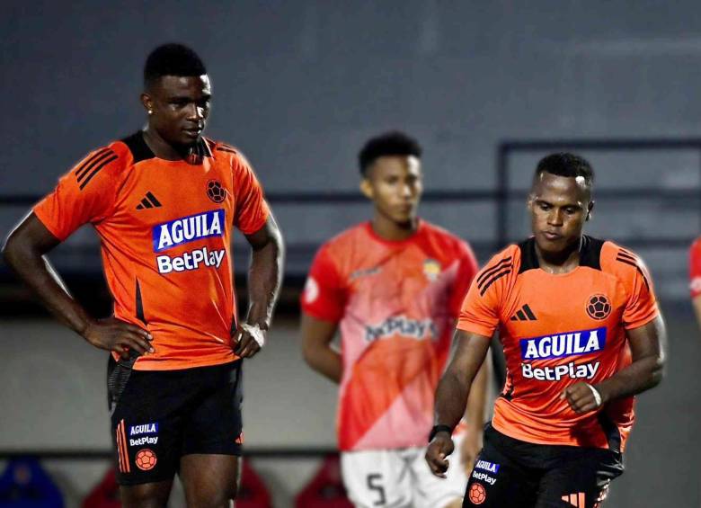 La Selección Colombia realizó su último entrenamiento en Barranquilla, en la noche del miércoles y este jueves, viajó a primera hora a Lima. FOTO CORTESÍA FCF