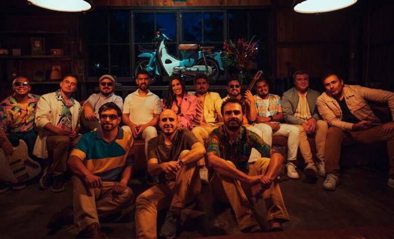Estos son Los Cumbia Stars y los Malacates Trébol Shop. FOTO Cortesía