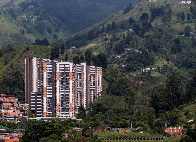 En sector de Miraflores, en La Estrella, ya se ven edificios de 20 pisos. FOTO JULIO césar HERRERA