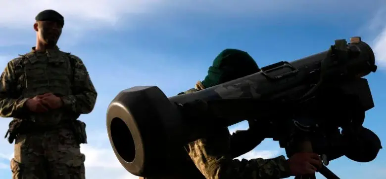 La defensa de Ucrania depende en gran medida de las armas que envía Estados Unidos. FOTO: AFP.