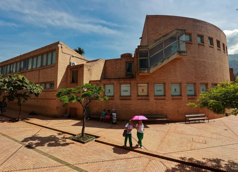 El Centro Cultural Moravia en Medellín es obra de Rogelio Salmona. Foto Manuel Saldarriaga. 
