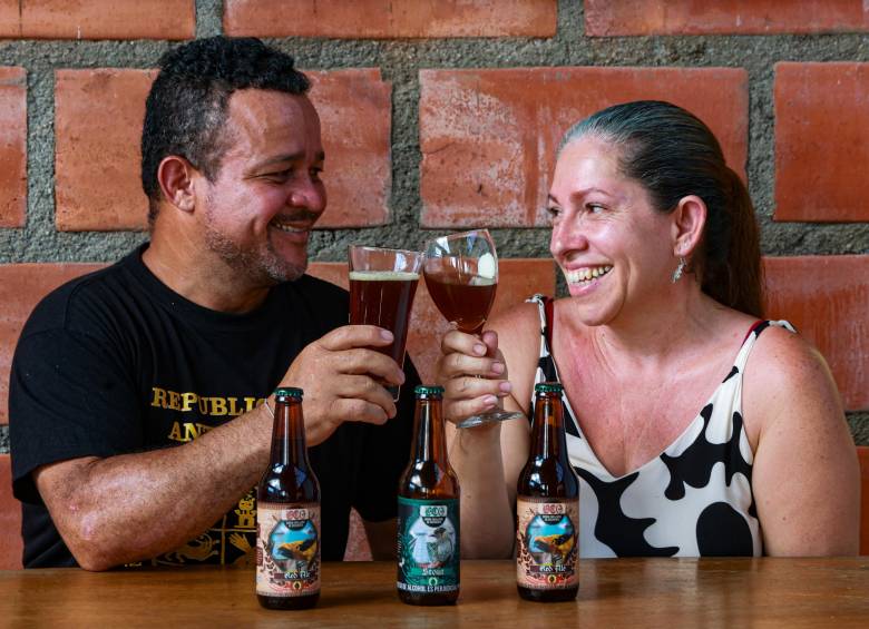 En su finca, con una vista único al río Cauca, tienen una planta cervecera de 600 litros de capacidad certificada por el Invima. FOTO MANUEL SALDARRIAGA En su finca, con una vista único al río Cauca, tienen una planta cervecera de 600 litros de capacidad certificada por el Invima. FOTO MANUEL SALDARRIAGA