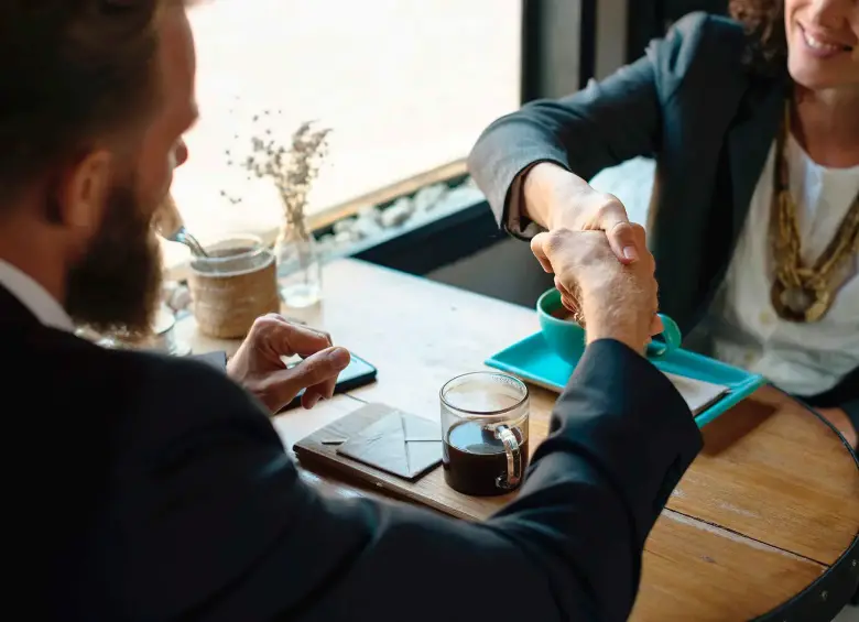 La prueba de la taza de café refleja un enfoque similar al método de la cerveza utilizado en su momento por Steve Jobs en Apple. FOTO: iStock