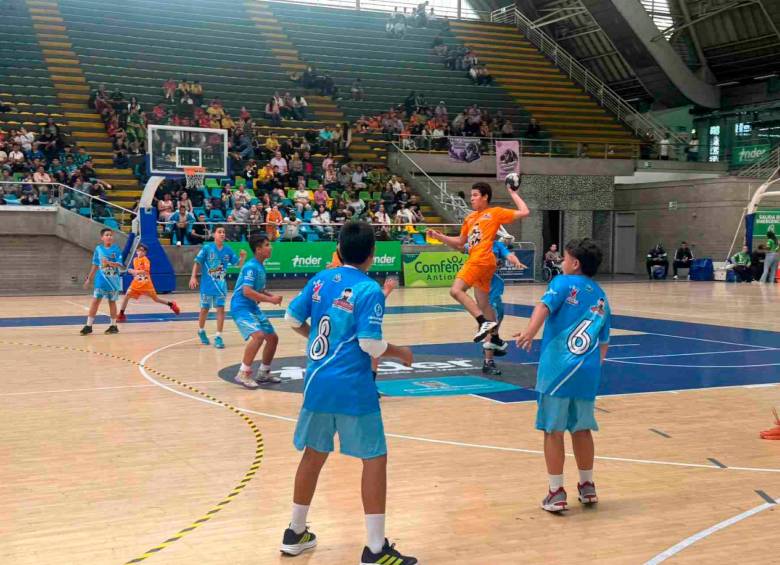 Dragones de Envigado, el gran animador del Babybalonmano en el Festival de Festivales 