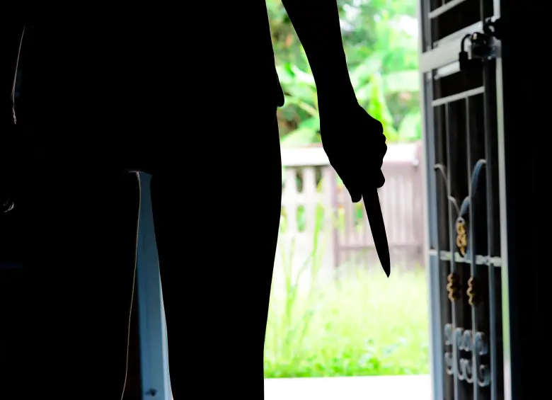 En medio del altercado, la víctima habría lesionado al acompañante de la mujer, quien reaccionó y lo hirió con el arma cortopunzante. FOTO: GETTY