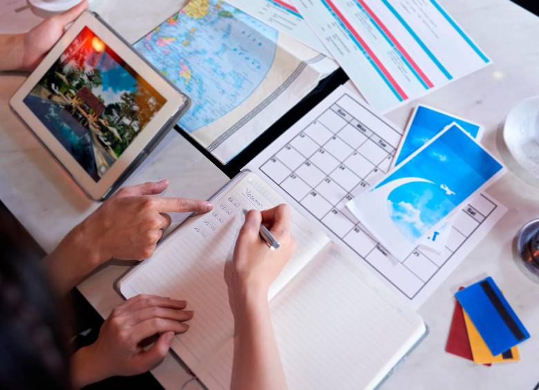 Desconfíe de los mensajes que le lleguen así parezcan de la página oficial de este tipo de plataformas. Mejor revise su aplicación constantemente. FOTO Colprensa