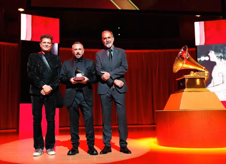 En la ceremonia del año pasado el artista colombiano Carlos Vives fue reconocido como persona del año en los premios Grammy Latino. Foto Colprensa. 