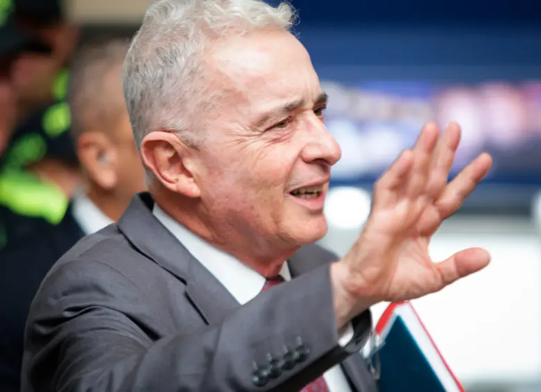 El exmandatario moderó el conversatorio y anticipó nuevos espacios con precandidatos de la derecha y el centro. FOTO: COLPRENSA