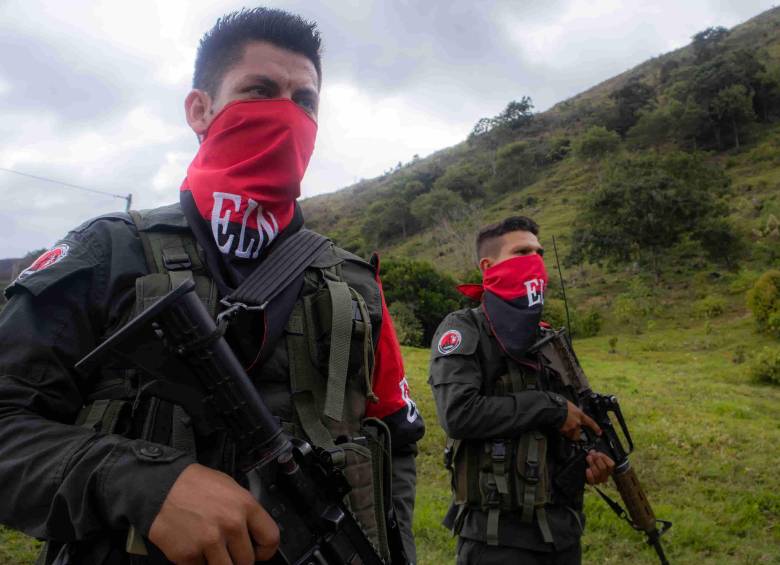 Las autoridades también denunciaron que, mediante granadas transportadas por drones, se atacó una estación de policía. Foto: AFP