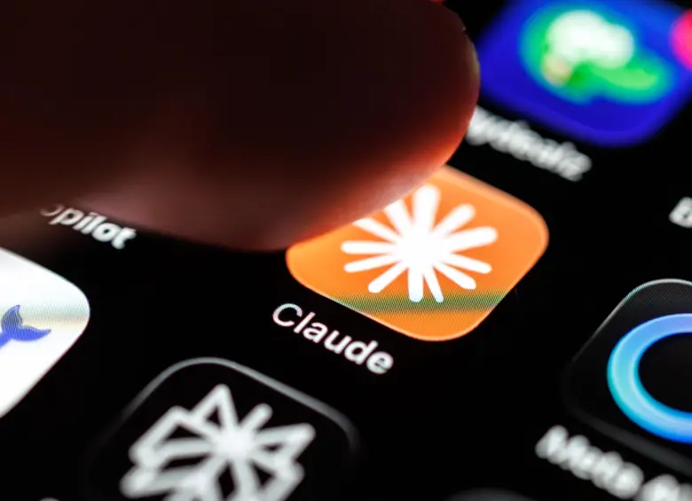 Antes de que Anthropic pudiera retirar el archivo de internet, el código ya se había descargado y replicado globalmente. FOTO: AFP