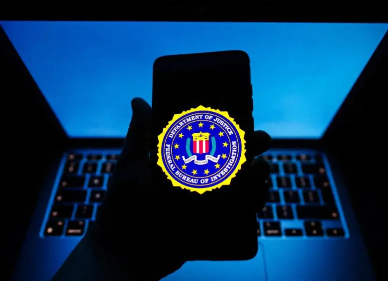 FBI emitió una alerta sobre aplicaciones desarrolladas en China que, por estar sujetas a las leyes de seguridad nacional de ese país, podrían permitir al gobierno asiático acceder a datos de usuarios. FOTO: AFP