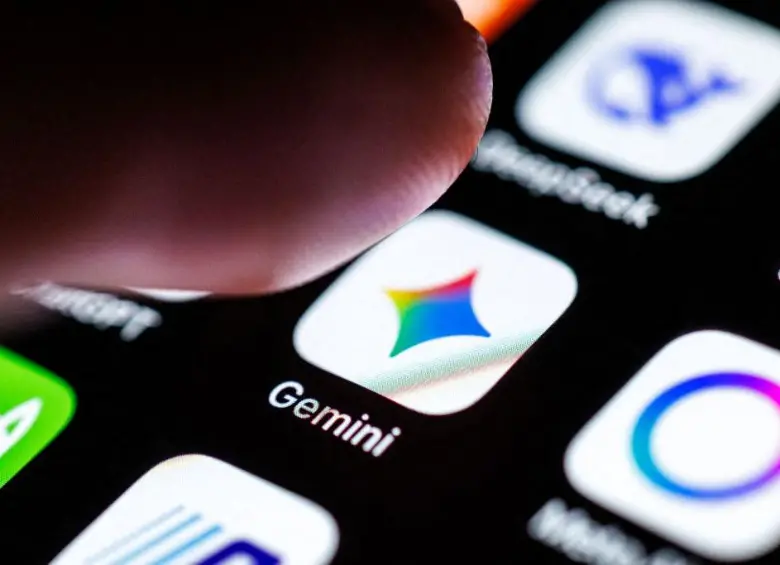 Especialistas dicen que Gemini tiene un “alto riesgo” para los jóvenes, tanto en su versión para menores de 13 años como en el formato para adolescentes. FOTO AFP