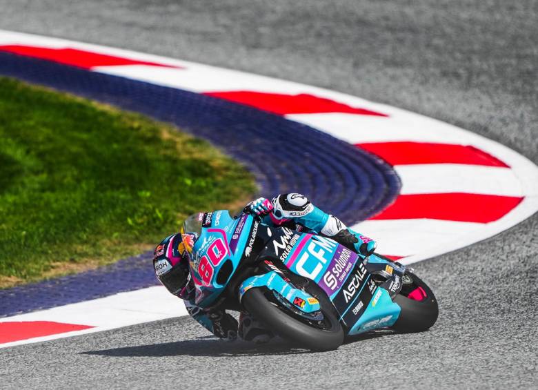 El piloto colombo-español David Alonso vive su primer año en la segunda categoría del motociclismo mundial, después de ser campeón del Moto 3. FOTO: TOMADA DEL X DE @AsparTeam
