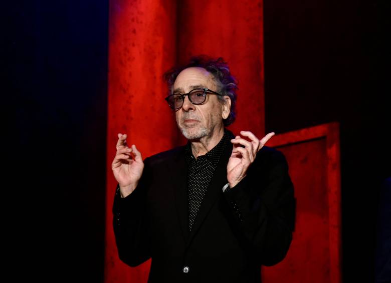 Tim Burton dirige y produce la segunda temporada de Merlina, manteniendo su característico estilo oscuro y gótico. FOTO Colprensa