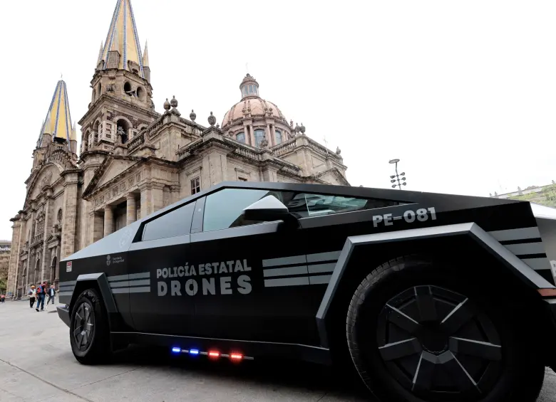 Las camionetas Cybertruck hacen parte de un convenio entre el estado de Jalisco y la embajada de Estados Unidos en México. FOTO: AFP
