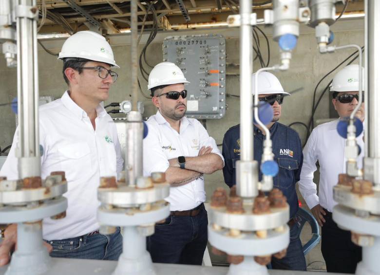 El pasado 3 de julio, el Ministerio y TGI, filial del Grupo Energía Bogotá, visitaron la zona donde podría estar la planta en La Guajira. FOTO: Cortesía.