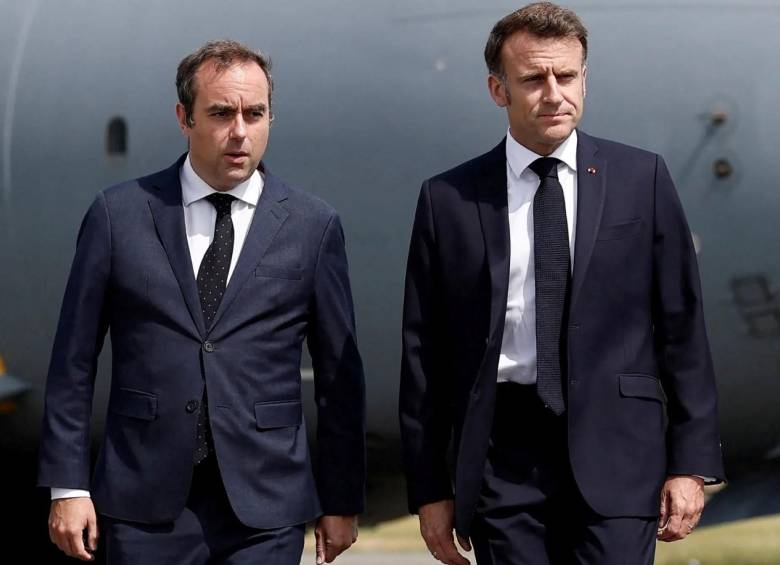 A pesar de haber renunciado el lunes pasado, Emmanuel Macron (derecha) volvió a nombrar a Sébastien Lecornu (izquierda) como primer ministro de Francia. Foto: Getty Images
