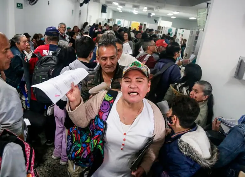 Aglomeraciones en un punto de Audifarma en el sur de Bogotá el viernes pasado. FOTO COLPRENSA