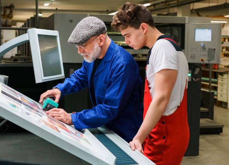 Las prácticas profesionales ahora cuentan como experiencia laboral válida, gracias al Decreto 616, facilitando el ingreso de los jóvenes al mercado laboral. FOTO: SHUTTERSTOCK