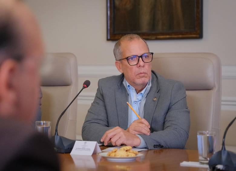 El Audi oficial de la Embajada de Colombia en Brasil sufrió daños severos y fue declarado en pérdida total. FOTO: Colprensa