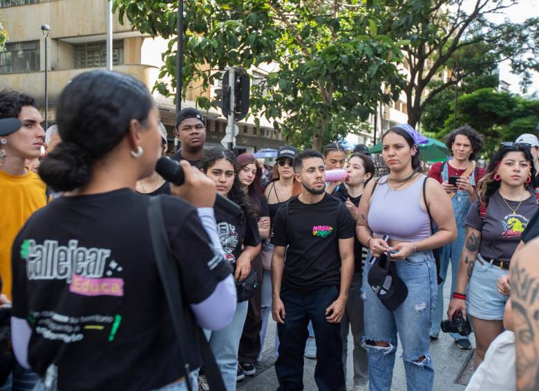 El 4 de octubre el recorrido se llamó ‘Florecer las grietas’. FOTO Esneyder Gutiérrez 