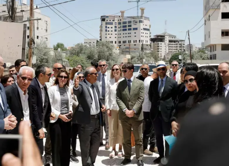 Los miembros de la delegación diplomática de la Unión Europea caminaban por las calles de Yenín cuando escucharon los disparos. FOTO: AFP