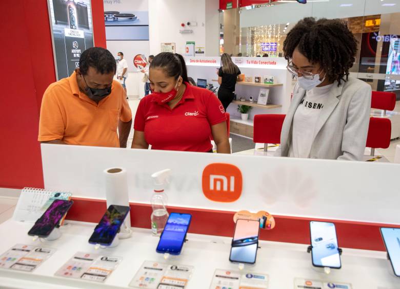 La venta de celulares jalonó las cifras del comercio en mayo, según el Dane. FOTO EL COLOMBIANO