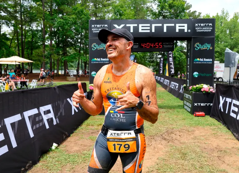 En triatlón o montado en bicicleta, Carlos Andrés ha causado sensación en el deporte. Ahora en Estados Unidos sigue compitiendo y dejando una grata imagen de los atletas colombianos. FOTO CORTESÍA