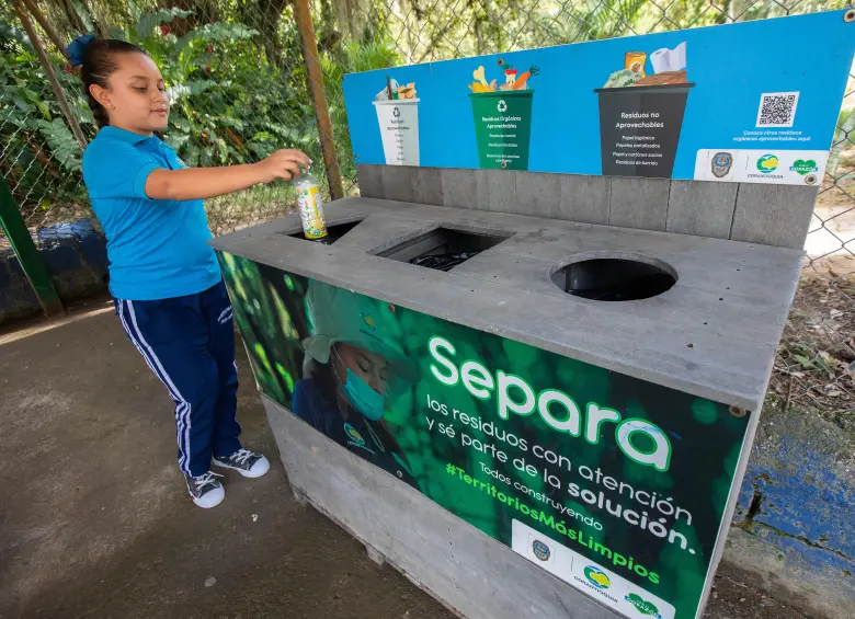 Imagen de referencia de una jornada de reciclaje en un colegio de la jurisdicción de Corantioquia. Foto: Esneyder Gutiérrez