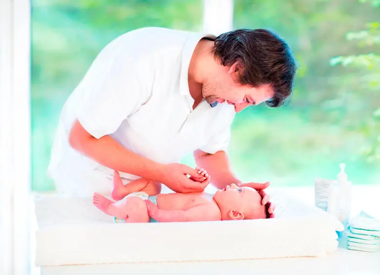 La licencia de paternidad en Colombia es solo de dos semanas. FOTO Depositphotos.
