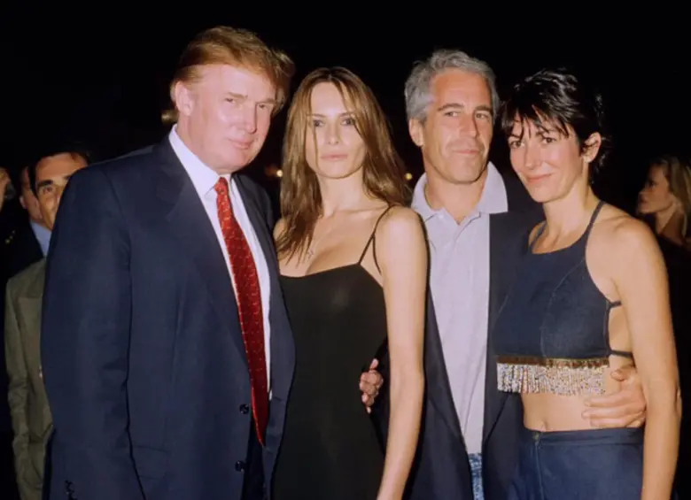 Jeffrey Epstein y Ghislaine Maxwell, con Donald Trump y su esposa Melania, en una reunión social en Estados Unidos. FOTO: Getty