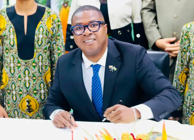 Él es Daniel Garcés Carabalí, exembajador de Colombia en Ghana. FOTO: Tomada de X @DanielGarcesC1