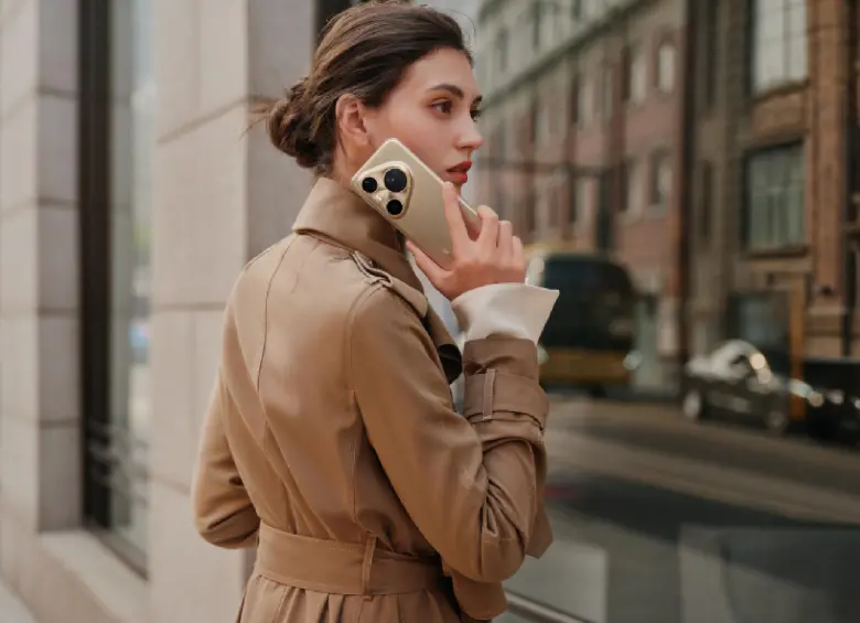 El acabado general del teléfono da la sensación de un objeto de diseño más que de un dispositivo industrial.