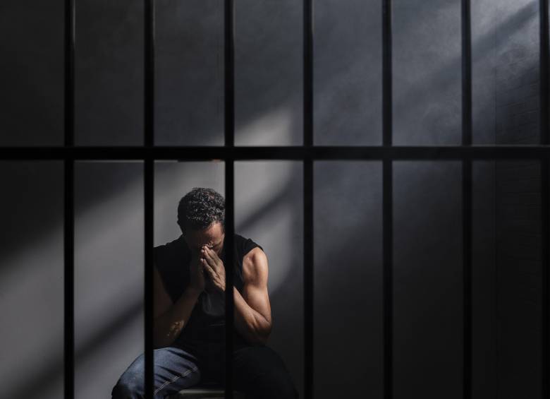 El Tribunal de Juicio Oral en lo Penal de Castro, Chile, dictó cadena perpetua simple contra el ciudadano colombiano, Cristian Iván Godoy Ruiz, por el delito de violación y feminicidio. Imagen, Freepik. 
