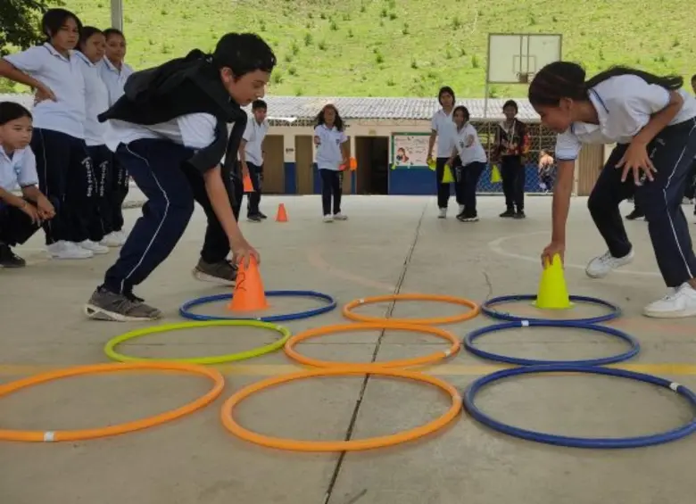 Niñas, niños y adolescentes entre los 3 y 17 años podrán ser parte de esta nueva propuesta. FOTO: MinDeporte / MinEducación