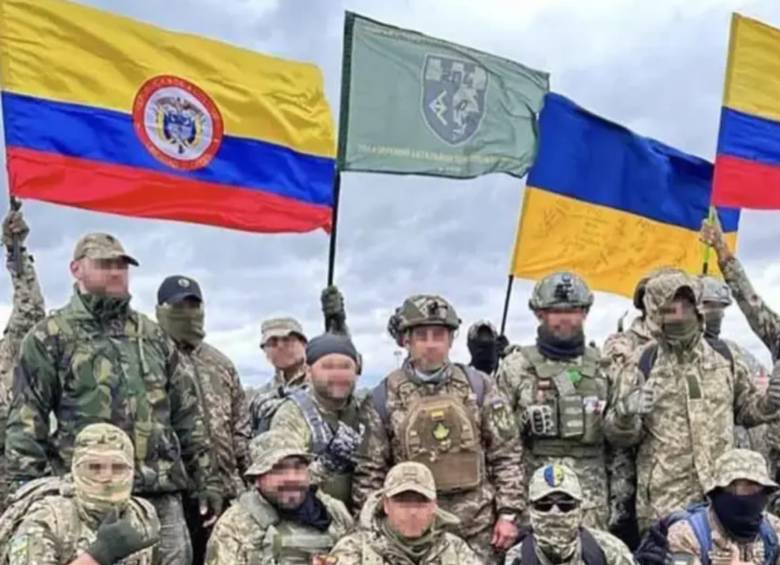 En redes sociales se han conocido fotos de colombianos que terminan en medio del combate de una guerra que no es suya, aquella entre Ucrania y Rusia. Foto: Redes sociales.
