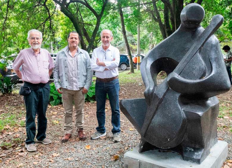 Javier Escobar Isaza, Gabriel Mario Vélez Salazar y Carlos Arturo Fernández Uribe, tres decanos que han marcado la historia de la Facultad de Artes de la Universidad de Antioquia. FOTO Esneyder Gutiérrez