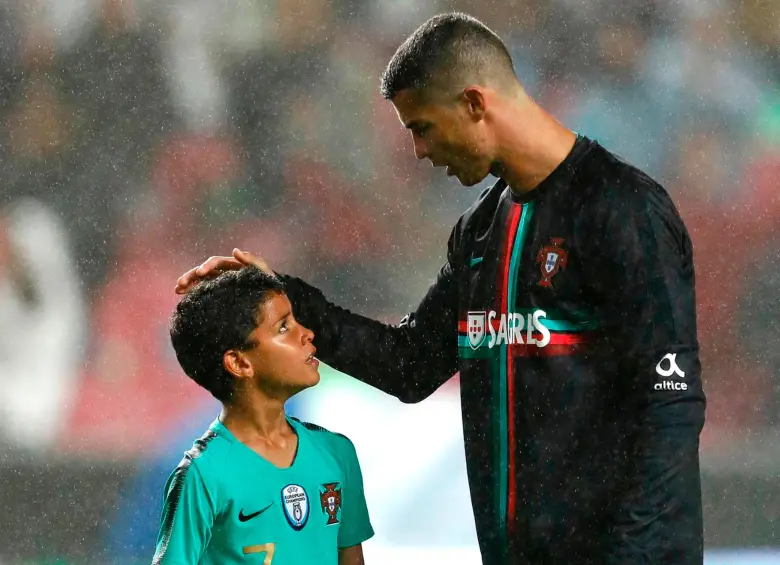 El futbolista portugués Cristiano Ronaldo es el máximo anotador de selecciones en la historia con 136 tantos. FOTO: TOMADO DEL X DE @selecaoportugal