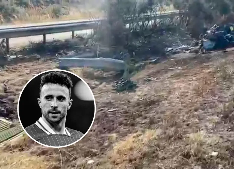 El vehículo en el que viajaba Diogo Jota quedó completamente destruido a un lado de la vía. FOTOS: Captura de video y tomada de X @LFC 