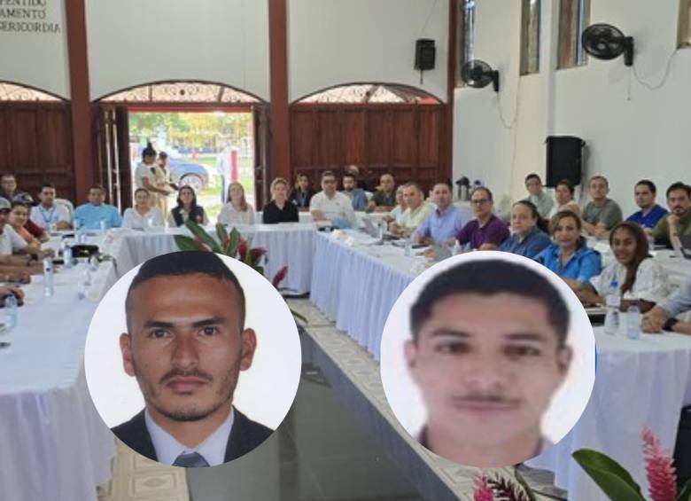 Diálogos de paz entre el Gobierno y las disidencias EMBF FARC de Calarcá en Caquetá durante el 21 de noviembre de 2025. En la izquiera, alias ‘Samir’; derecha, alias ‘Danilo’. Foto: Colprensa.
