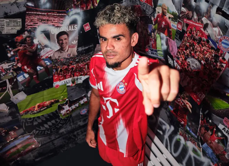 Luis en medio de su presentación oficial con el equipo alemán. FOTO: Redes sociales Bayern Múnich