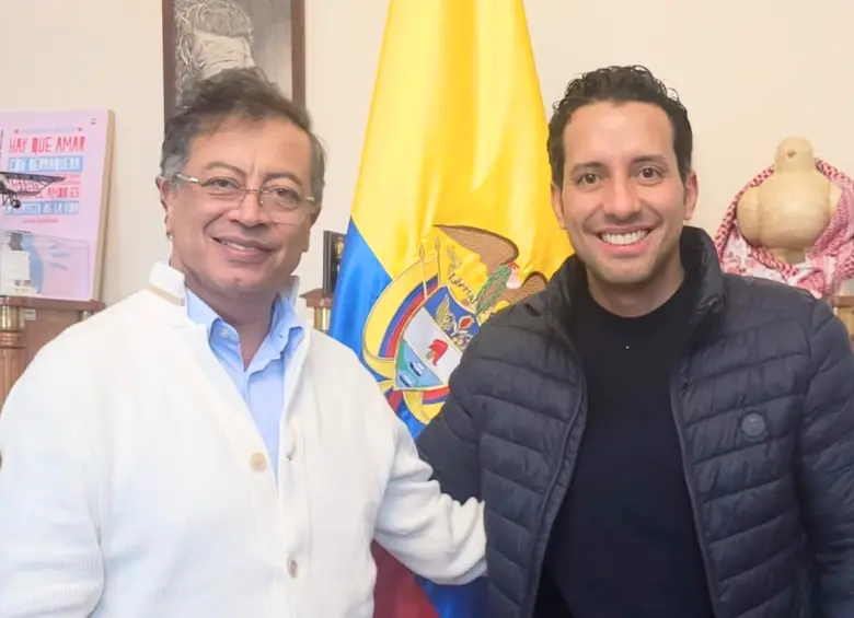 López (derecha) se reunió esta semana con el presidente Petro. Aseguró que durante la charla conversaron “sobre las prioridades de la próxima agenda legislativa”. FOTO: X @Julianlopezte