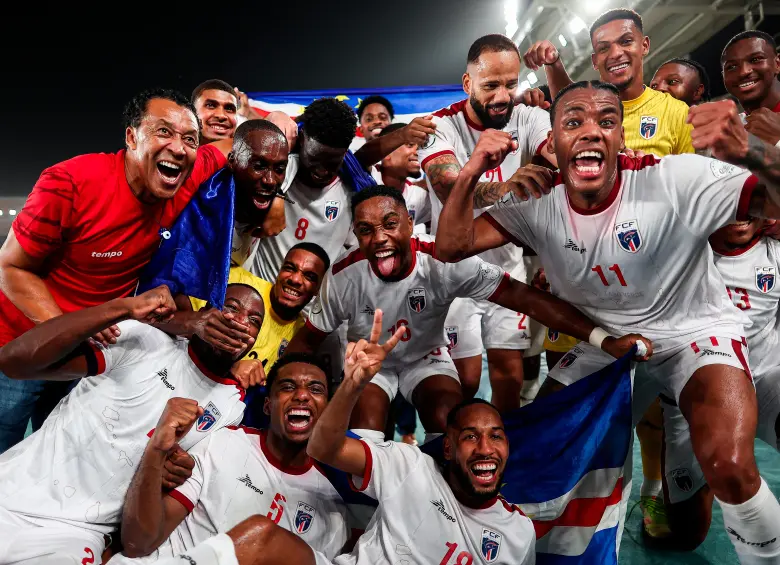 El seleccionado de Cabo Verde tiene futbolistas que nacieron en Portugal –el país africano fue colonia de los portugueses hasta julio de 1975–, así como en Reino Unido. Su liga nacional tiene 100 equipos, que participan en torneos regionales de las islas que componen el archipiélago. FOTO AFP